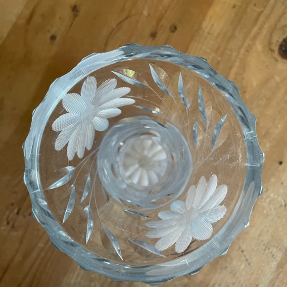 Princess House Tall Etched Vase - Picture 11 of 13